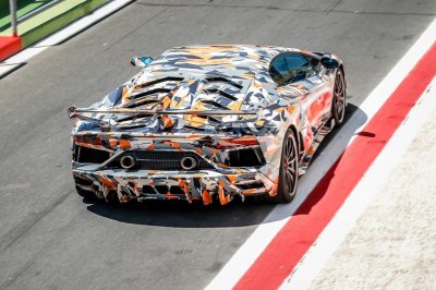 Lamborghini Aventador SVJ hé lộ màu sơn ngoại thất trước ngày ra mắt 4 Lamborghini Aventador SVJ hé lộ màu sơn ngoại thất trước ngày ra mắt a4