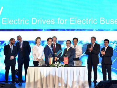 VinFast ký kết hai hợp đồng phát triển xe buýt điện với Siemens VinFast ký kết hai hợp đồng phát triển xe buýt điện với Siemens 1