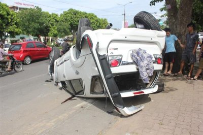 Kỹ sư Lê Văn Tạch lý giải vì sao Toyota Fortuner có biệt danh "thánh lật" 3 Kỹ sư Lê Văn Tạch lý giải vì sao Toyota Fortuner có biệt danh "thánh lật" a3