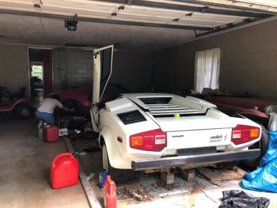Siêu xe Lamborghini Countach 5000S trong nhà kho sau 20 năm phủ bụi 3 Siêu xe Lamborghini Countach 5000S 3