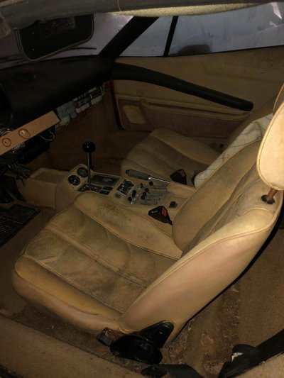 Siêu xe Lamborghini Countach 5000S trong nhà kho sau 20 năm phủ bụi 2 Siêu xe Lamborghini Countach 5000S 2