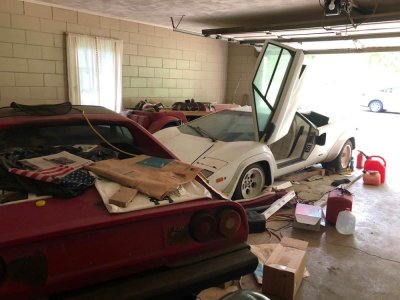 Siêu xe Lamborghini Countach 5000S trong nhà kho sau 20 năm phủ bụi 1 Siêu xe Lamborghini Countach 5000S 1