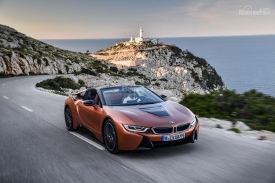 Từ bỏ động cơ 3 xi-lanh, BMW i8 sẽ dùng động cơ mạnh hơn? Từ bỏ động cơ 3 xi-lanh, BMW i8 sẽ dùng động cơ mạnh hơn - 1