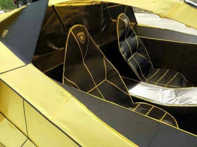 Tiết Thanh minh, ngắm Lamborghini Aventador phiên bản mã vàng chi tiết như thật - Ảnh 2 Tiết Thanh minh, ngắm Lamborghini Aventador phiên bản mã vàng chi tiết như thật - Ảnh 2.