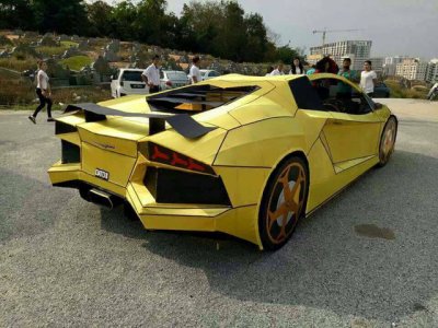 Cúng Rằm tháng 7, chọn Lamborghini Aventador phiên bản mã vàng chi tiết như thật? - Ảnh 1 Cúng Rằm tháng 7, chọn Lamborghini Aventador phiên bản mã vàng chi tiết như thật? - Ảnh 1.