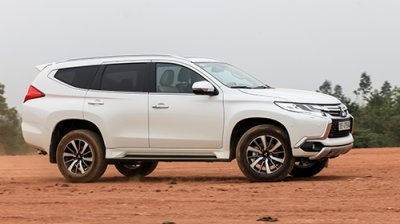 Mitsubishi Pajero Sport thêm bản máy dầu giá 1,062 tỷ đồng, mở bán cuối tháng 8 Mitsubishi Pajero Sport thêm bản máy dầu giá 1,062 tỷ đồng, mở bán cuối tháng 8.
