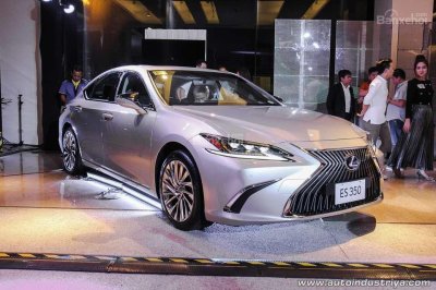 Lexus ES 350 2019 cập nhật mới với giá gần 2 tỷ đồng - 1