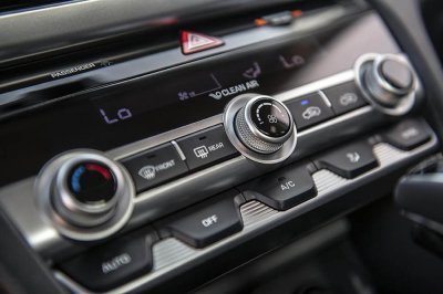 Hyundai Elantra 2019 chính thức ra mắt với thiết kế mới - Ảnh 10 Hyundai Elantra 2019 chính thức ra mắt với thiết kế mới - Ảnh 10.