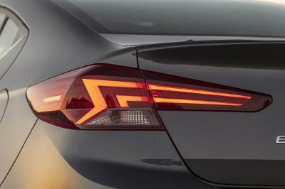 Hyundai Elantra 2019 chính thức ra mắt với thiết kế mới - Ảnh 9 Hyundai Elantra 2019 chính thức ra mắt với thiết kế mới - Ảnh 9.