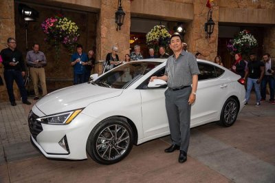 Hyundai Elantra 2019 chính thức ra mắt với thiết kế mới - Ảnh 2 Hyundai Elantra 2019 chính thức ra mắt với thiết kế mới - Ảnh 2.