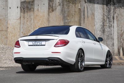 Mercedes E350d hóa mãnh thú bởi tay độ nổi tiếng - 2