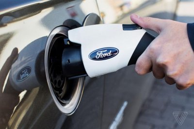 Ford triệu hồi gần 50.000 xe vì lỗi cháy dây sạc Ford triệu hồi gần 50.000 xe vì lỗi cháy dây sạc.