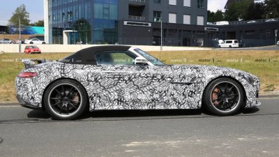 Mercedes-AMG GT R Roadster xuất hiện có làm rối đội hình của hãng? 4 Mercedes-AMG GT R Roadster xuất hiện có làm rối đội hình của hãng? a4