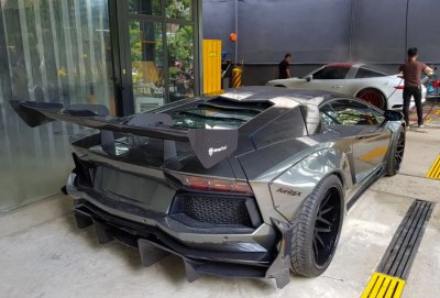 Cận cảnh Lamborghini Aventador độ chính hãng đầu tiên tại Việt Nam - Ảnh 2 Cận cảnh Lamborghini Aventador độ chính hãng đầu tiên tại Việt Nam - Ảnh 2.