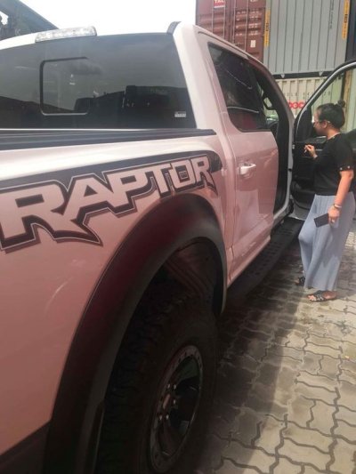 Ford F-150 Raptor 2019 đầu tiên cập bến Việt Nam khui hàng - Ảnh 4 Ford F-150 Raptor 2019 đầu tiên cập bến Việt Nam khui hàng - Ảnh 4.