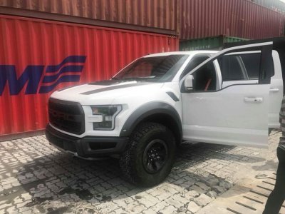 Ford F-150 Raptor 2019 đầu tiên cập bến Việt Nam khui hàng - Ảnh 2 Ford F-150 Raptor 2019 đầu tiên cập bến Việt Nam khui hàng - Ảnh 2.