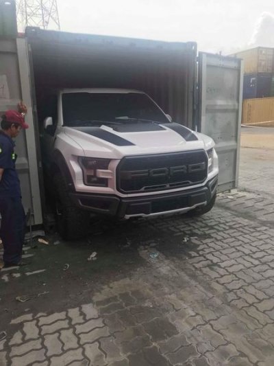 Ford F-150 Raptor 2019 đầu tiên cập bến Việt Nam khui hàng - Ảnh 3 Ford F-150 Raptor 2019 đầu tiên cập bến Việt Nam khui hàng - Ảnh 3.