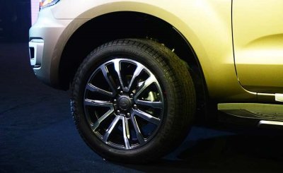 Chi tiết Ford Everest 2018 tại lễ ra mắt khách Việt, rẻ hơn phiên bản hiện hành 500 triệu 6 Chi tiết Ford Everest 2018 tại lễ ra mắt khách Việt, rẻ hơn phiên bản hiện hành 500 triệu a6