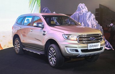 Giá lăn bánh các phiên bản Ford Everest 2018 mới ra mắt Việt Nam, cao nhất hơn 1,6 tỷ đồng.