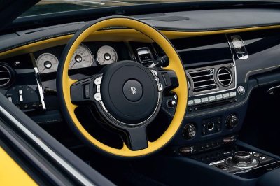 Ngắm mẫu Rolls-Royce Dawn Black Badge ''''''''vàng chóe'''''''' nổi bật của lãnh đạo Google - Ảnh 3 Ngắm mẫu Rolls-Royce Dawn Black Badge ''''''''vàng chóe'''''''' nổi bật của lãnh đạo Google - Ảnh 3.