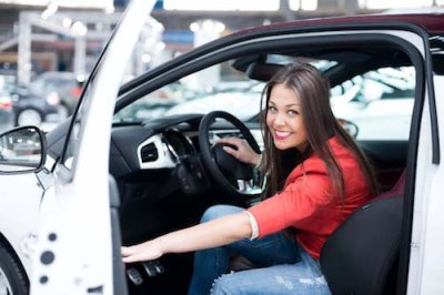 Phụ nữ có thực sự lái xe kém an toàn hơn đàn ông? Phụ nữ có thực sự lái xe kém an toàn hơn đàn ông?.