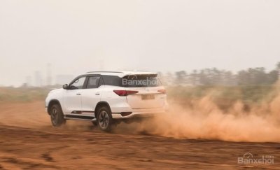 Ảnh Toyota Fortuner TRD 2018 - Bản thể thao "hot" TMV vẫn nợ khách Việt 21 Ảnh Toyota Fortuner TRD 2018 - Bản thể thao "hot" TMV vẫn nợ khách Việt a12