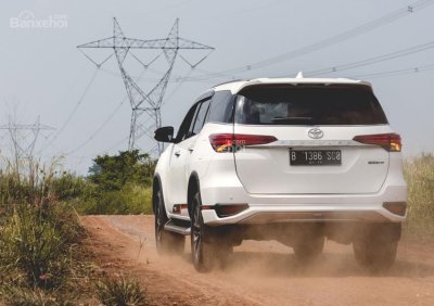 Ảnh Toyota Fortuner TRD 2018 - Bản thể thao "hot" TMV vẫn nợ khách Việt 20 Ảnh Toyota Fortuner TRD 2018 - Bản thể thao "hot" TMV vẫn nợ khách Việt a20