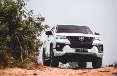 Ảnh Toyota Fortuner TRD 2018 - Bản thể thao "hot" TMV vẫn nợ khách Việt 19 Ảnh Toyota Fortuner TRD 2018 - Bản thể thao "hot" TMV vẫn nợ khách Việt a19