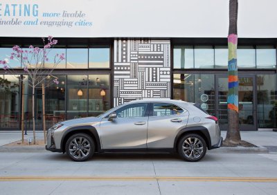 Thân xe Lexus UX 2019.