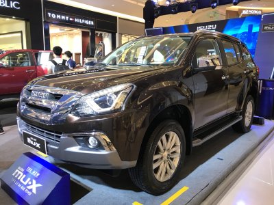 Giá lăn bánh Isuzu MU-X 2018 mới nhất tại Hà Nội và TP HCM Giá lăn bánh Isuzu MU-X 2018 mới nhất tại Hà Nội và TP HCM.