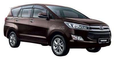 Toyota Innova với màu sơn Phantom Brown.