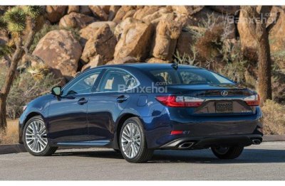 Lexus ES 2018.