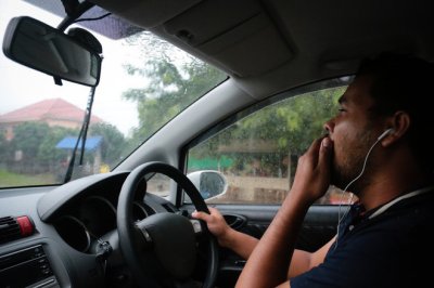 Không đeo tai nghe để lái xe an toàn Không đeo tai nghe
