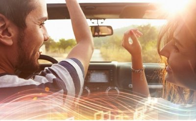 Không hát theo nhạc phát trên xe để lái xe an toàn Không hát theo nhạc phát trên xe