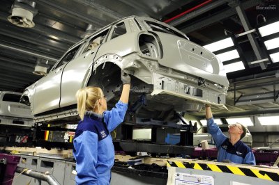 Nhà máy của Mini, Rolls-Royce ngừng hoạt động trong thời gian Brexit.