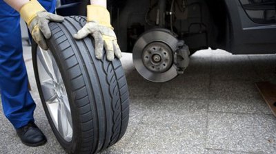 Các chi tiết trên ô tô "sống" được bao nhiêu tuổi? 5 Các chi tiết trên ô tô "sống" được bao nhiêu tuổi? 5...