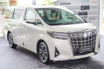 Toyota Alphard 2018 giá hơn 4 tỷ đồng lộ diện tại Việt Nam a1