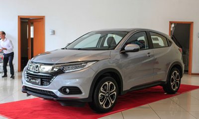 Honda HR-V giá đắt top đầu phân khúc, tặng phụ kiện trị giá 8 triệu đồng cho khách.