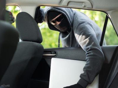Không nên tạo sự chú ý 7 mẹo giúp phụ nữ lái xe một mình an toàn - 7