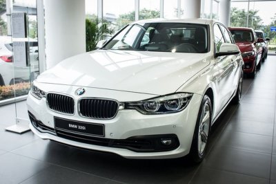 Giá xe BMW 320i cập nhất mới nhất.