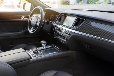 Genesis G80 2019 bổ sung gói trang bị và tính năng tiện nghi mới.