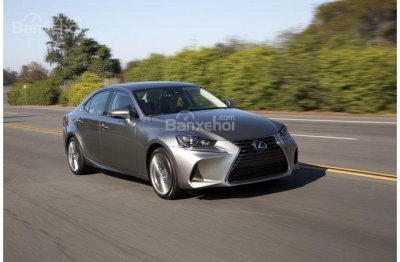 Lexus IS 300 2018.