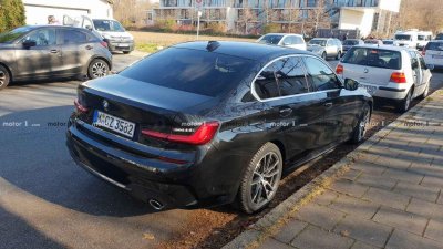 Chưa mở bán, BMW 3-Series 2019 thế hệ mới lộ diện trần trụi trên phố Đức 11 Chưa mở bán, BMW 3-Series 2019 thế hệ mới lộ diện trần trụi trên phố Đức a11