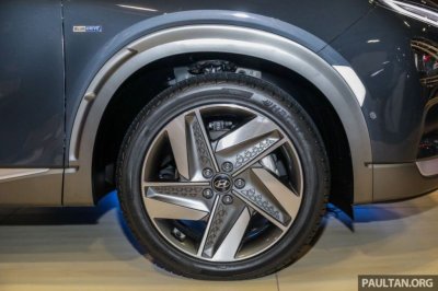 Cận cảnh mẫu xe chạy nhiên liệu hydro Hyundai Nexo tại lễ ra mắt 3 Cận cảnh mẫu xe chạy nhiên liệu hydro Hyundai Nexo tại lễ ra mắt a3