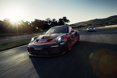 Porsche 911 GT2 RS phiên bản Clubsport: Mạnh mẽ như xe đua 10 Porsche 911 GT2 RS phiên bản Clubsport: Mạnh mẽ như xe đua a10