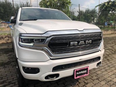 Ram 1500 Limited 2019 lần đầu đến Việt Nam, giá hơn 4 tỷ.