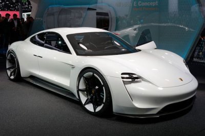 10 siêu xe điện tốt nhất hành tinh: Không thể thiếu Tesla Roadster 5.