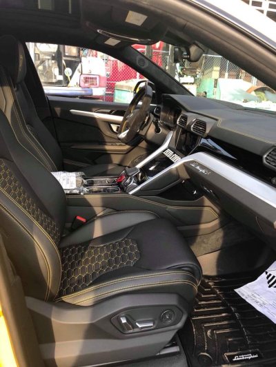 Lamborghini Urus thứ 3 6