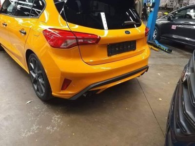 Ford Focus ST 2019 rò rỉ ảnh chính thức, đối đầu Honda Civic Type R 8 Ford Focus ST 2019 rò rỉ ảnh chính thức, đối đầu Honda Civic Type R 9