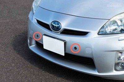 Cảm biến trước của Toyota Prius Toyota Prius bổ sung hệ thống tránh đạp nhầm chân ga - 2a